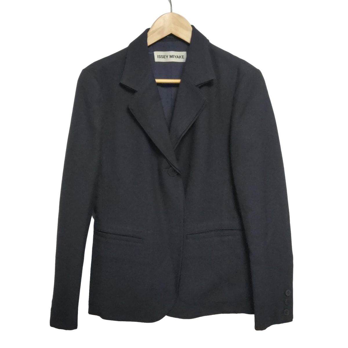 ISSEYMIYAKE イッセイミヤケ ジャケット サイズ2 M レディース - ダークネイビー 長袖|秋|冬