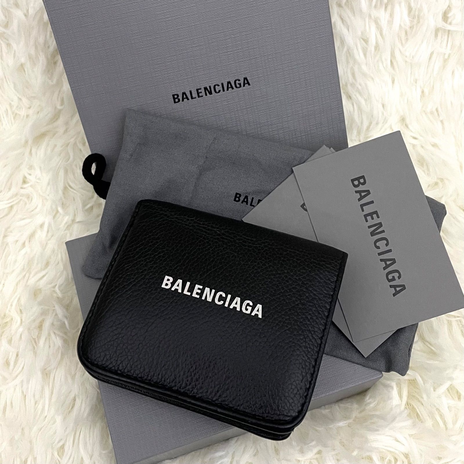 超人気ブティック レザー バレンシアガ 美品】BALENCIAGA 二つ折り ブラック 財布 小物