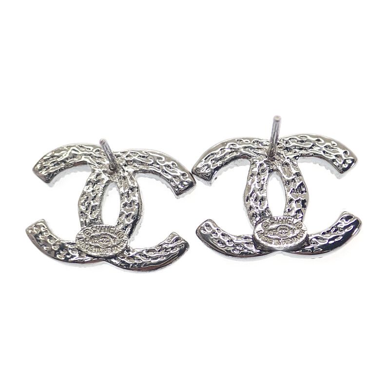 CHANEL シルバー ロゴスタッドピアス CHANEL/シャネル】ココマーク ロゴ ピアス シルバー系｜ヴァル