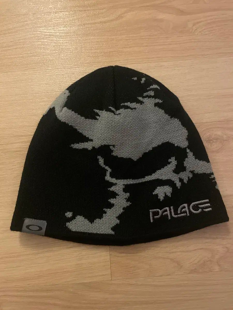 PALACE（パレス) x OAKLEY（オークリー) ビーニー - メルカリ