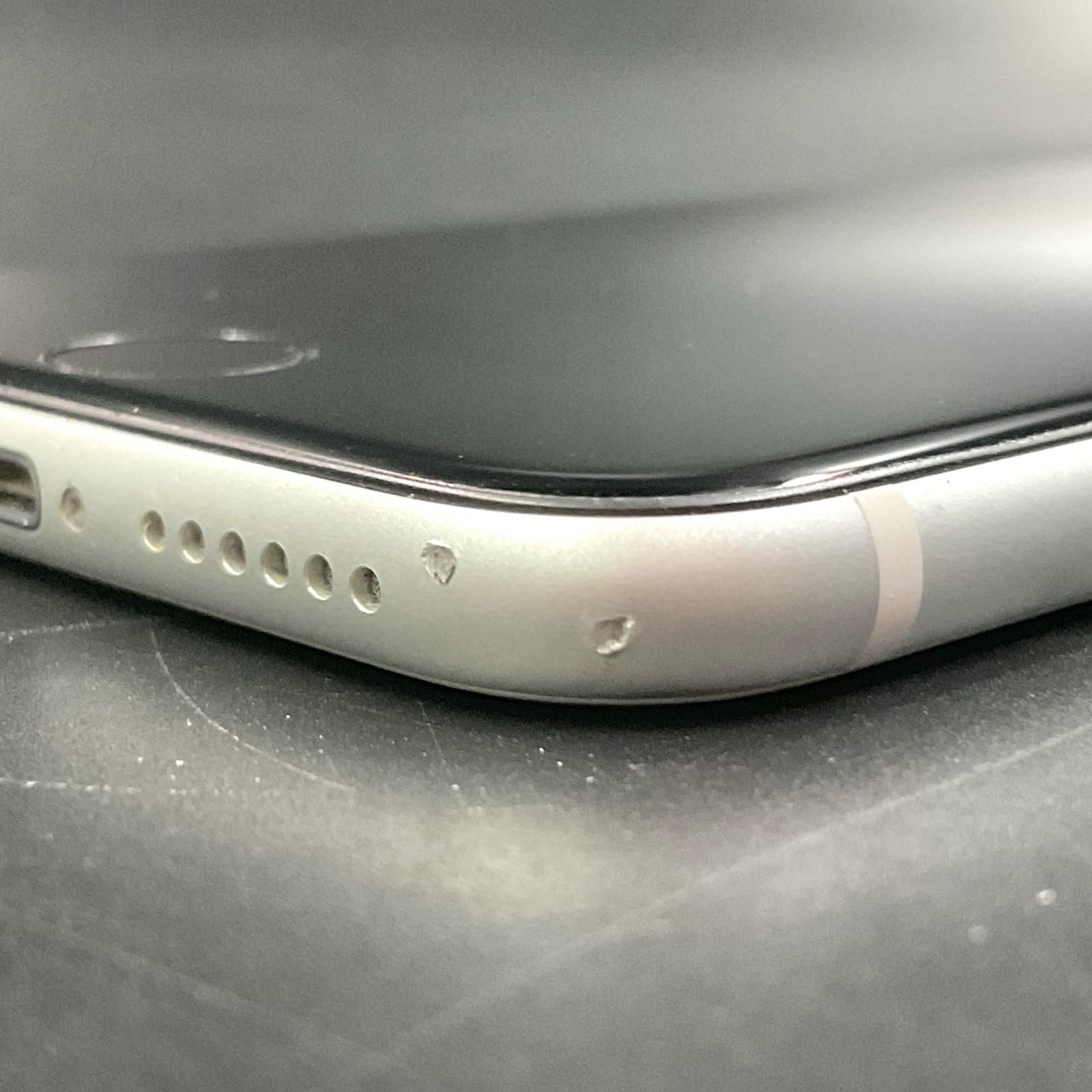 Apple 工場 iPhone SE（第2世代） 64GB ホワイト au 白ロム 動作確認済