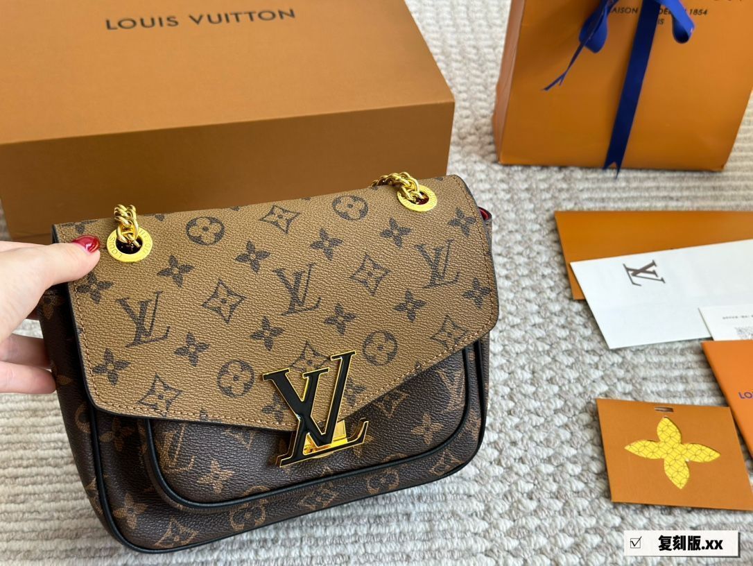 【両手自由でおでかけに便利】LOUIS VUITTON★ショルダーバッグ Lv/ハンドバッグ、バックパック、小銭入れ、手首バッグ