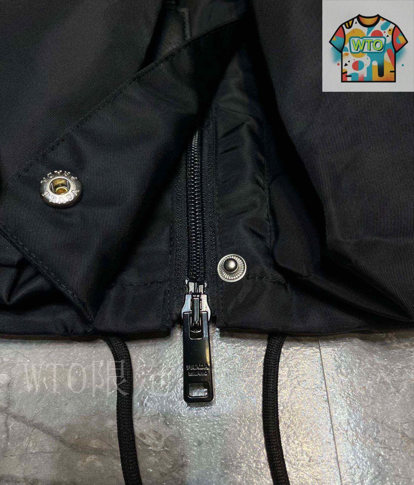 今日特価】PRADA ハイクオリティ版 トライアングルロゴ フード