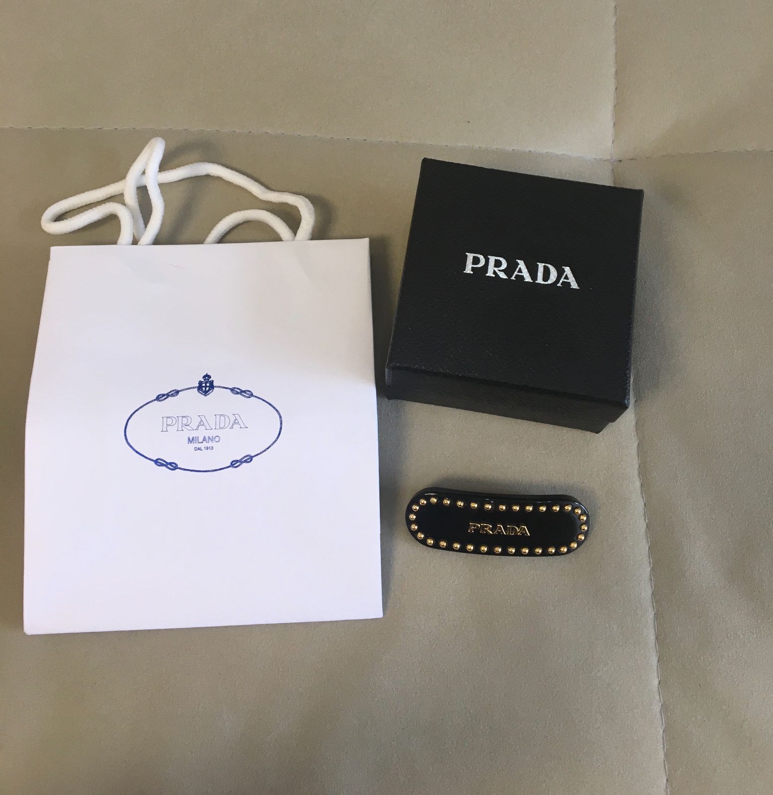 プラダ  未使用【PRADA】正規品ヘアバレッタ