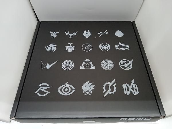 平成仮面ライダー 20作品記念ベスト 数量限定生産盤 額装ビークルピンバッジ オムニバス) CD 平成仮面ライダー 20作品記念ベスト(数量限定