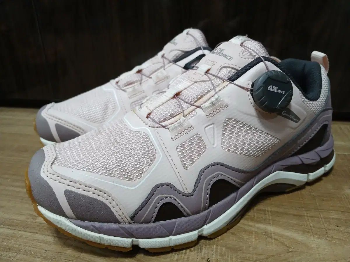 ザ レッドフェイス ピンク 登山靴 245