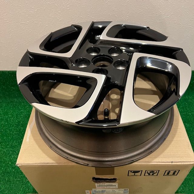 トヨタ純正 シエンタ 純正アルミホイール 品番：42611-52D20 1本【送料