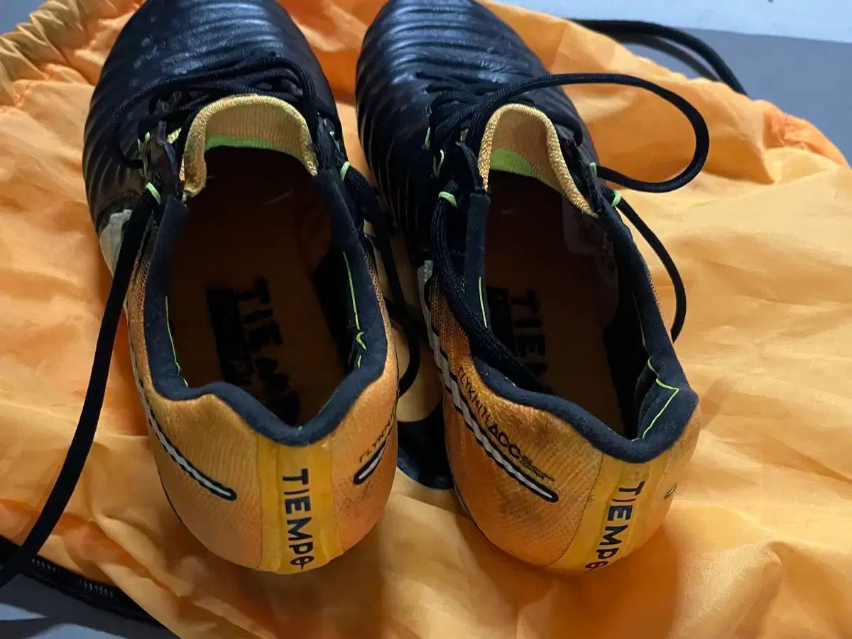 ATHLETA フットサルシューズ US 10.5 ATHLETA フットサルシューズ US 10.5