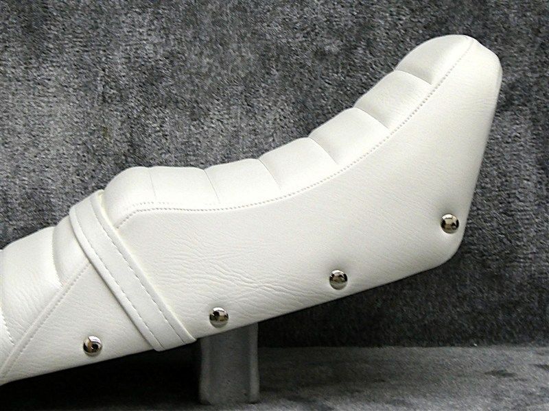 ホワイト ボタン