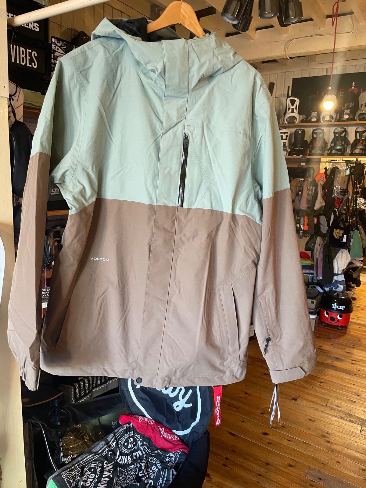 VOLCOM 24-25 L GORE TEX JACKET サイズL AGV ボルコム　ジャケット　ウエア　アウター　スノーボード　スノボ　ゴアテックス
