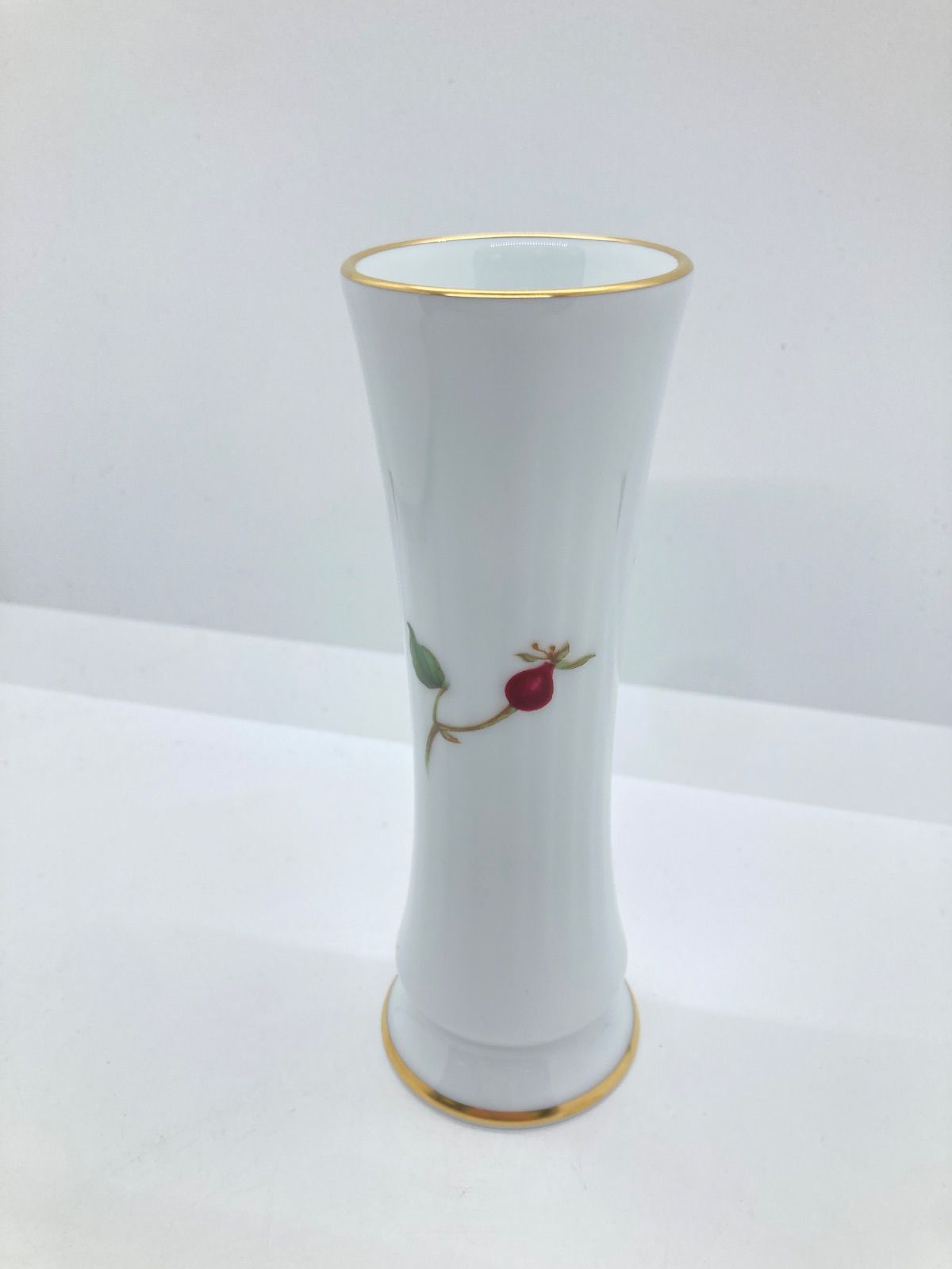[希少] 大倉陶園 OKURA 花瓶 花器 南天 金彩 フラワーベース 希少] 大倉陶園 OKURA 花瓶 花器 南天 金彩 フラワーベース 【公式通販】