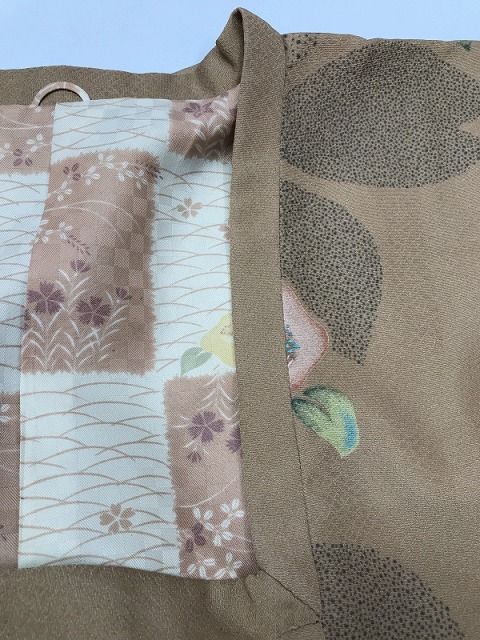 中古】Lサイズ 正絹 コート 黄ベージュ色地に椿模様 道行 - メルカリ 