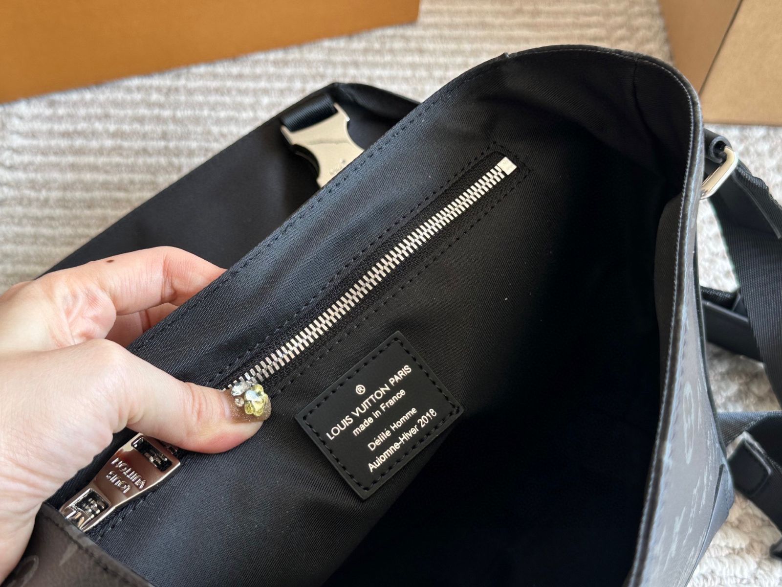 LOUIS VUITTON グレー トートバッグ LVレターパック¥1,600 トップ復刻版潮男型男性の街出に必要な