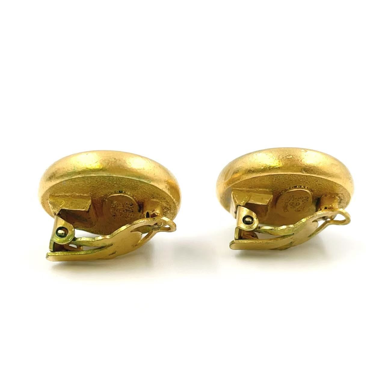 CHANEL メッキ フェイクパール ロゴ GP×フェイクパール ゴールド