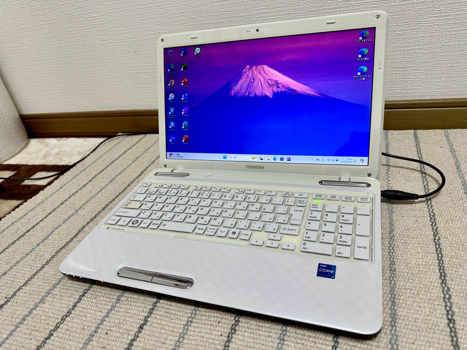 美品 Win11 Office2021 i7 2670QM クアッドコア 8GB 新品SSD256GB Blu-ray USB3.0 HDMI テンキー Webカメラ 年賀状 地デジ 初心者歓迎 東芝 dynabook