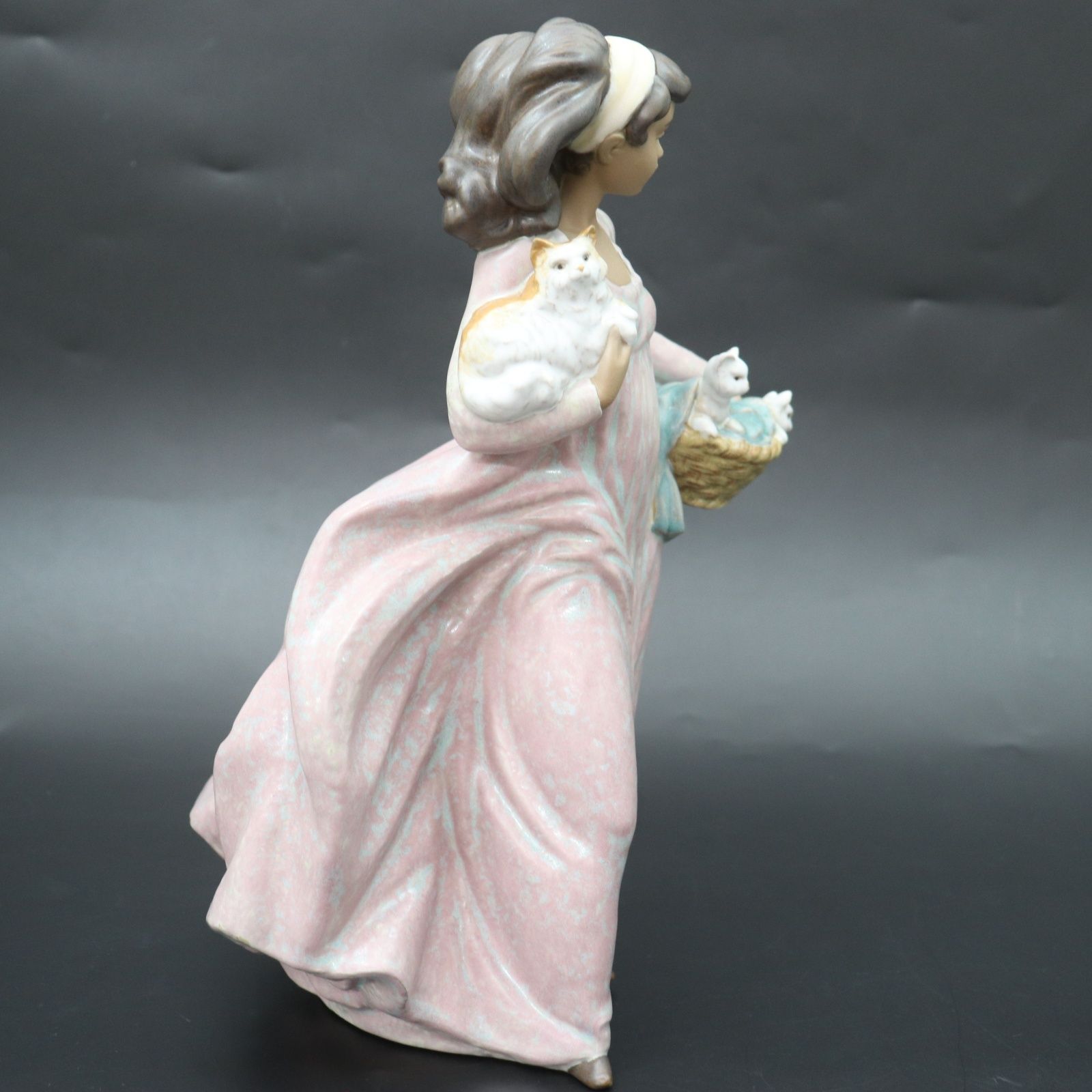 ITER3K94RU8O LLADRO リヤドロ バスケットを持つ少女と3匹の猫 高品質