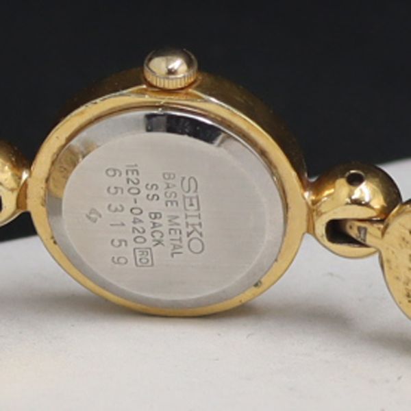 SEIKO セイコー 石付き クォーツ ゴールド文字盤 1E20-0420 SEIKO セイコー 1E20-0420 SS/QZ ゴールド文字盤 レディース
