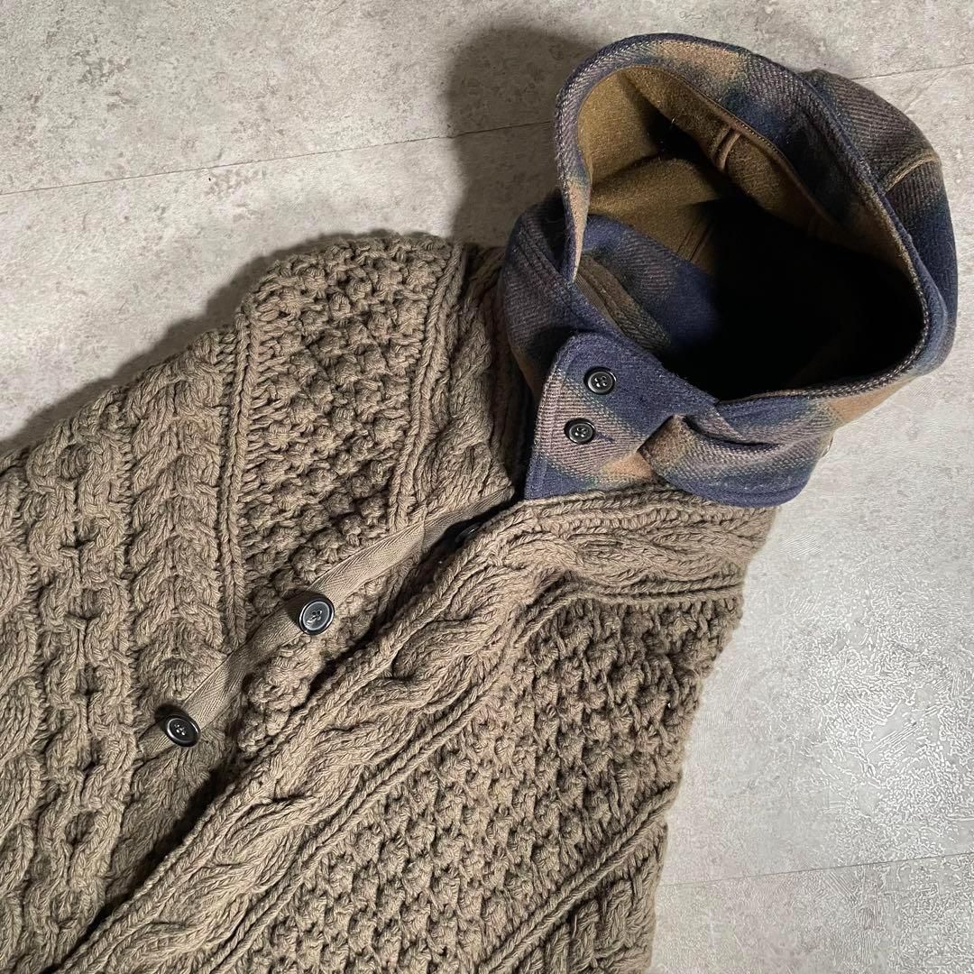 カーキブラウン系