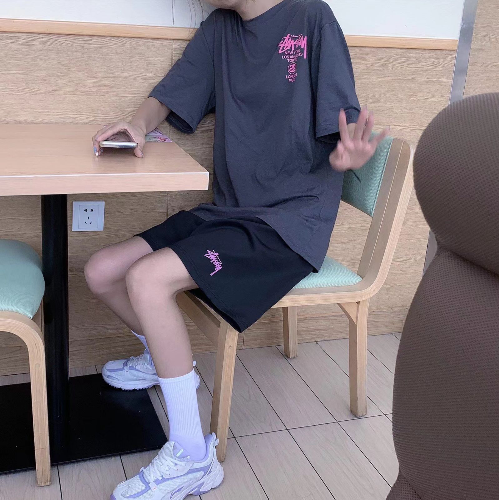 Stussy レターロゴプリント半袖Tシャツ＋ショートパンツのセット