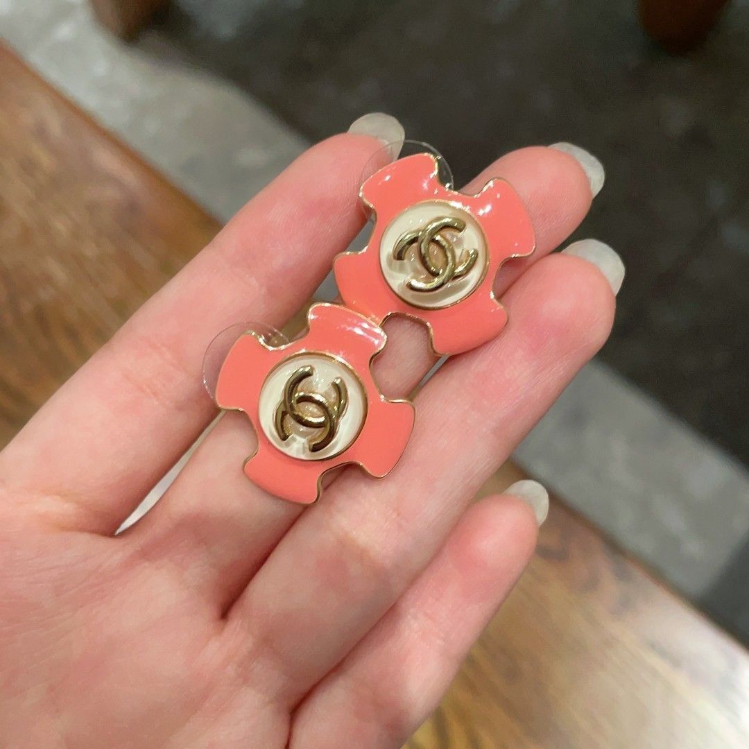 今日特価】Chanel ヴィンテージ ダブル C ピアス 送料無料！在庫