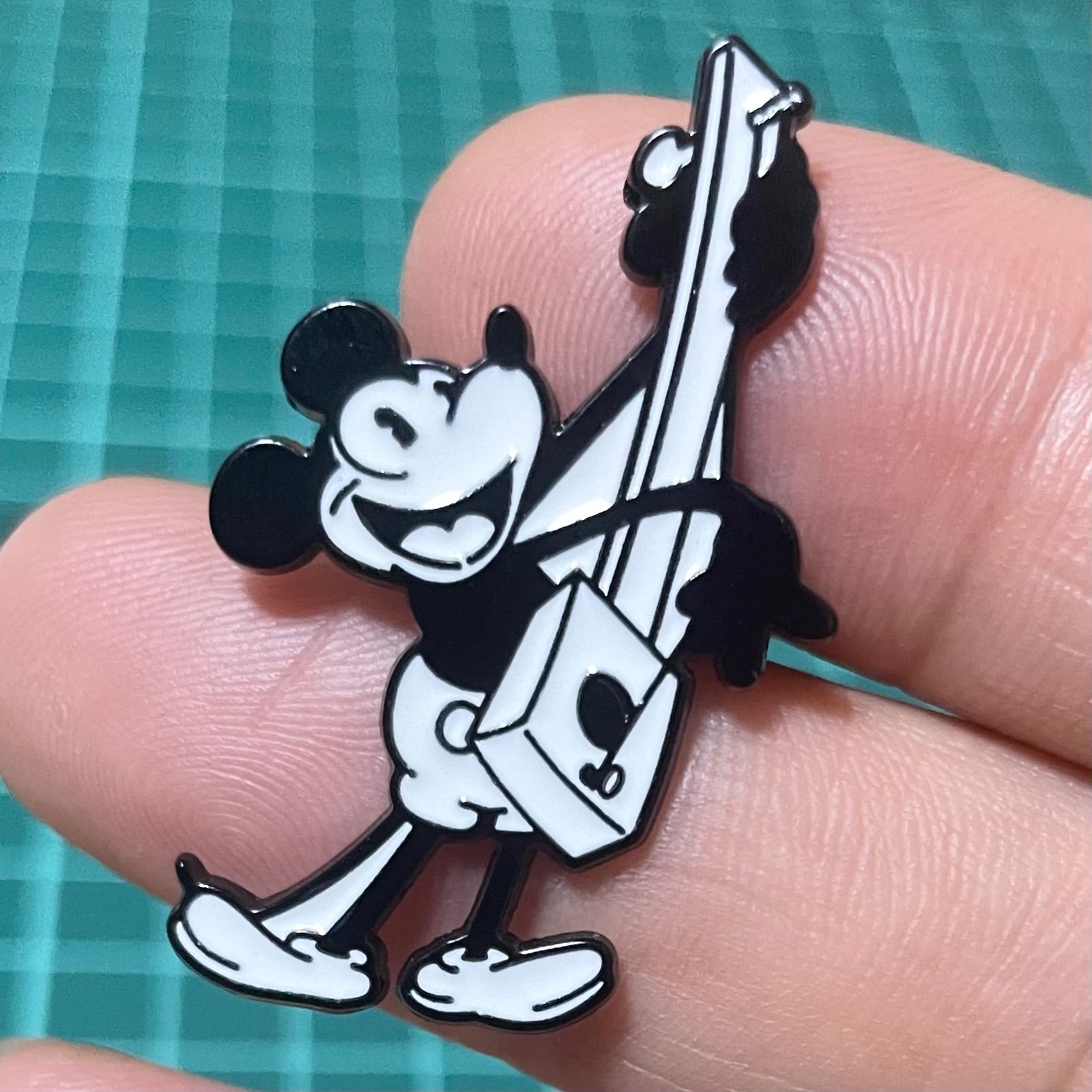 409 ピンバッジ 初代 ミッキーマウス モノクロ アンティーク ブローチ
