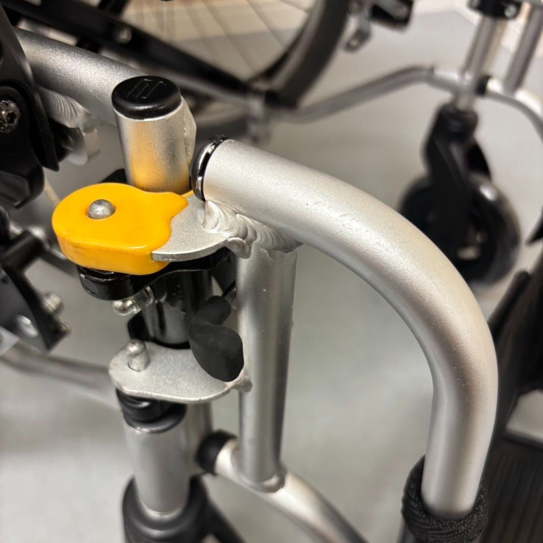 展示品・極美品 NISSIN 折りたたみ車椅子 ネイビー 【A-126】 展示品・極美品 NISSIN 折りたたみ車椅子 ネイビー 【A-126