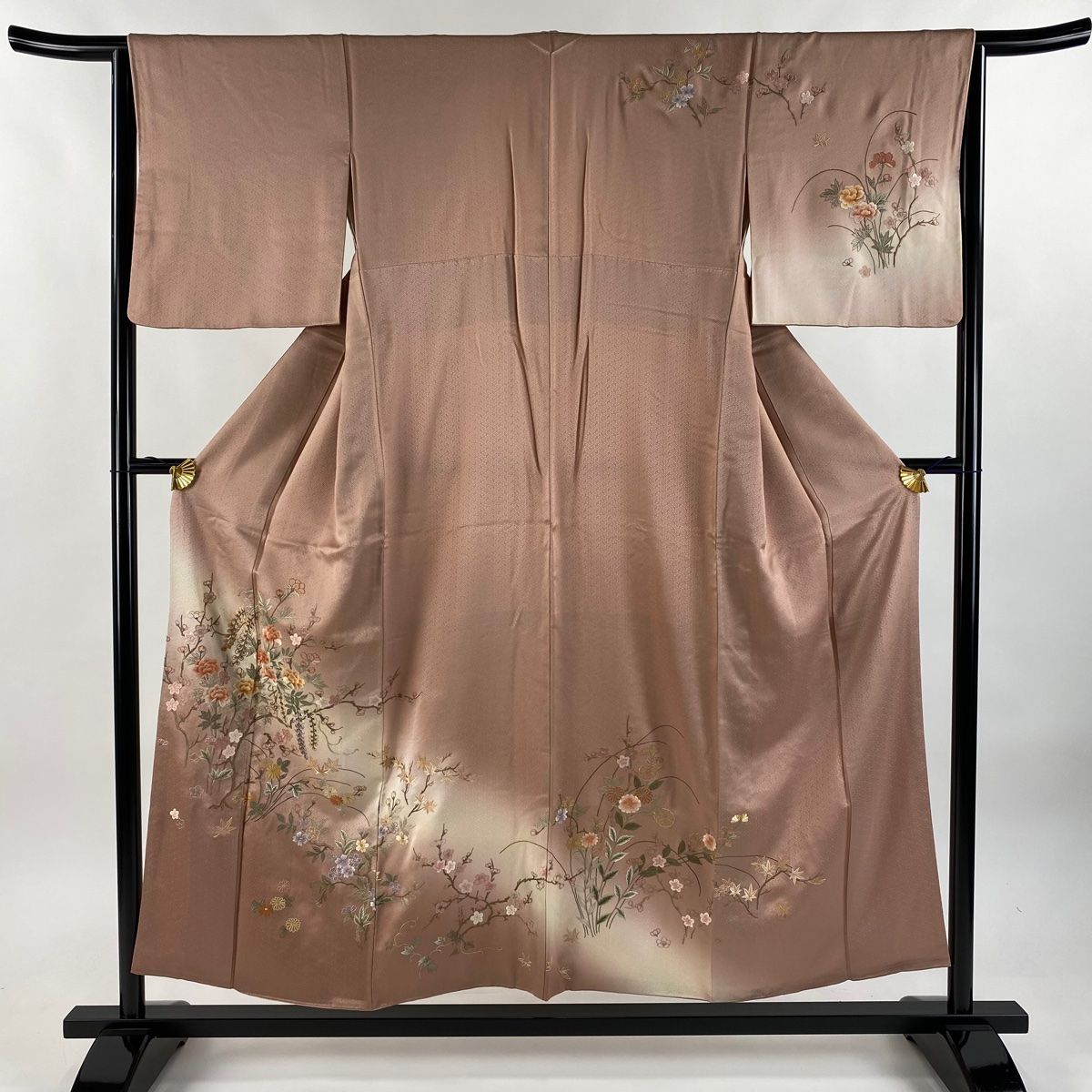 訪問着 身丈154cm 裄丈65cm M 袷 草花 枝花 刺繍 金銀糸 ピンクベージュ 正絹 秀品