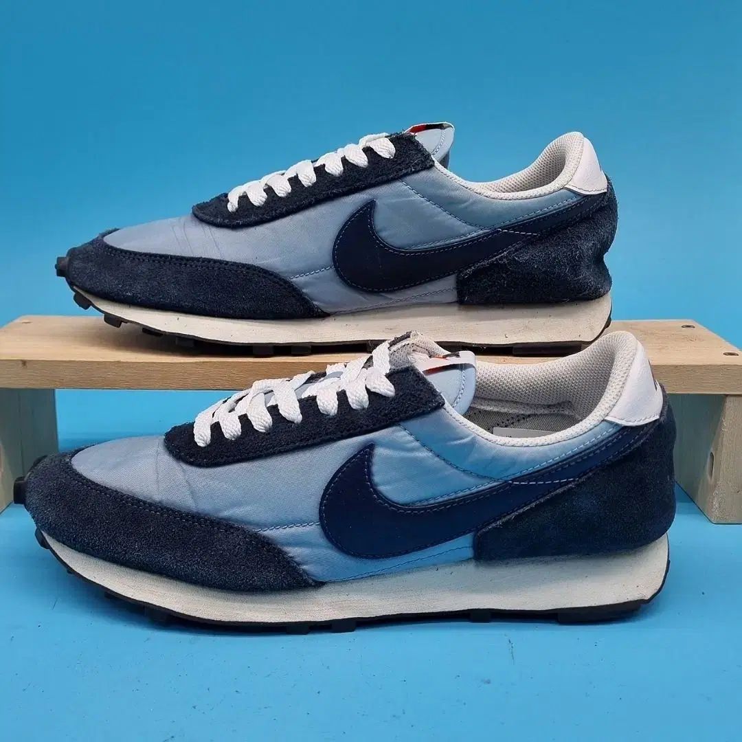 NIKE(ナイキ) デイブレイク スカイブルー スニーカー 280