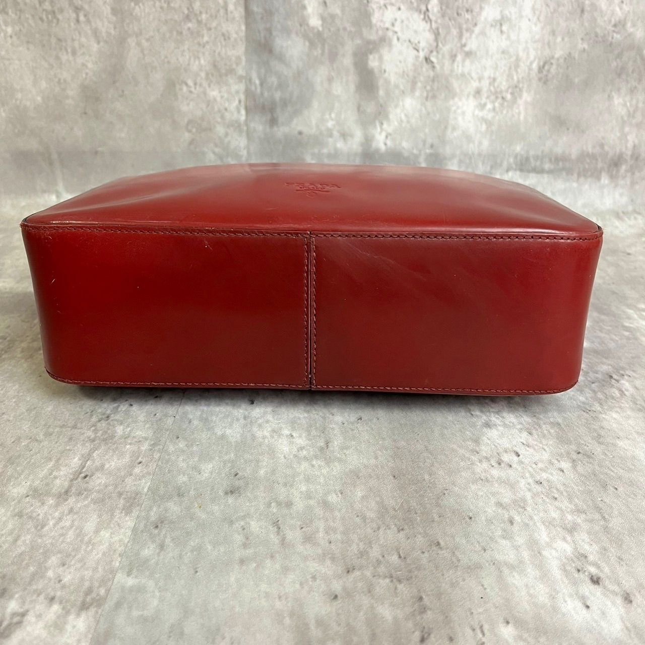 ✨良品✨ PRADA プラダ カメラバッグ ショルダーバッグ ロゴ型押し 