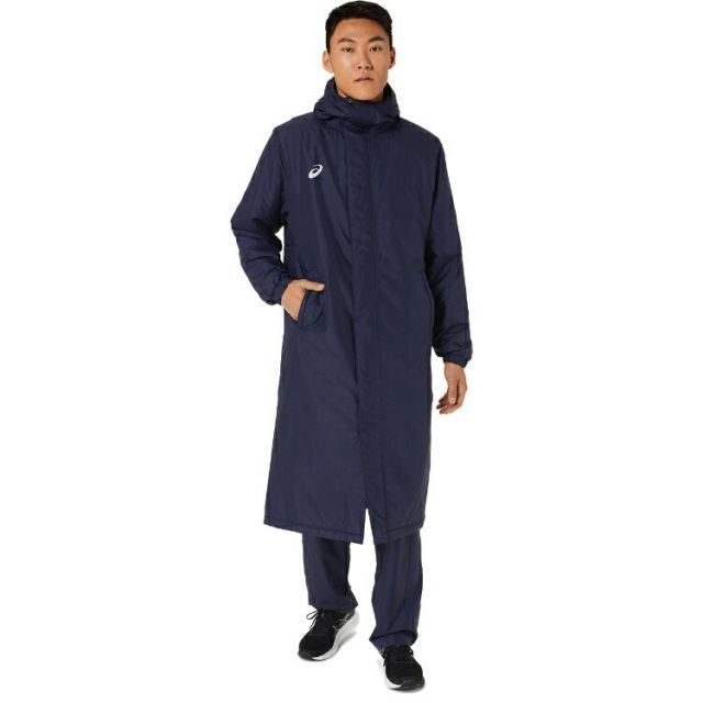 asics アシックス TEAM C LONG COAT ピーコート S 2031D539 400 | スポーツ メンズ S 紺 服 衣類 衣料品 アウター コート ロングコート 中わた 中綿 ロング丈 背ベンチレーション 再帰反射ディテール 保温
