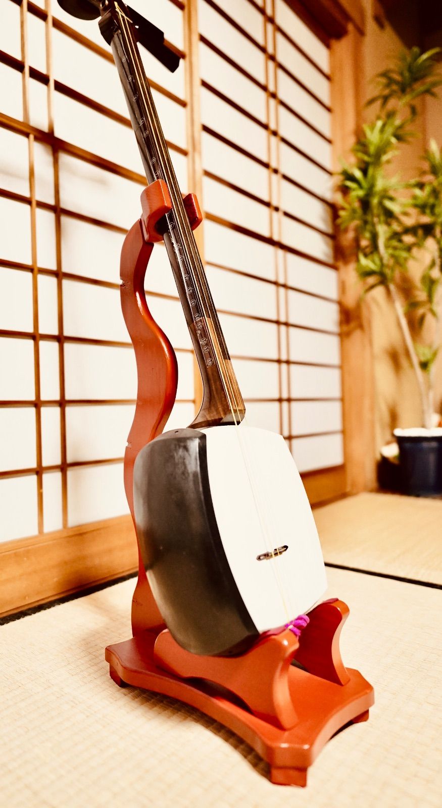 24時間以内に発送 手作り木工 木製三味線スタンド 赤漆 タイプB