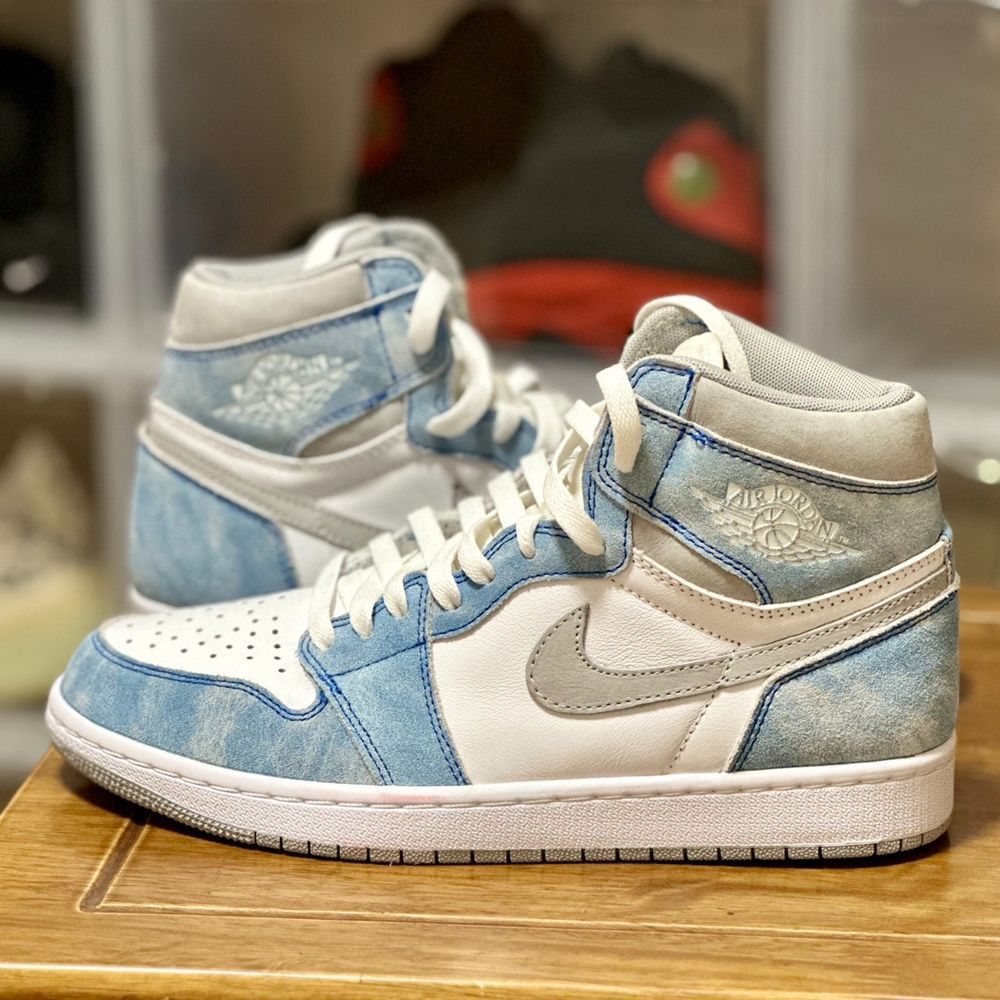 新品未使用】NIKE(ナイキ) AIR JORDAN 1 RETRO HIGH OG HYPER ROYAL エアジョーダン1 ハイパーロイヤル  ハイカットスニーカー ホワイト/ブルー 男女兼用 23cm-30cm - メルカリ