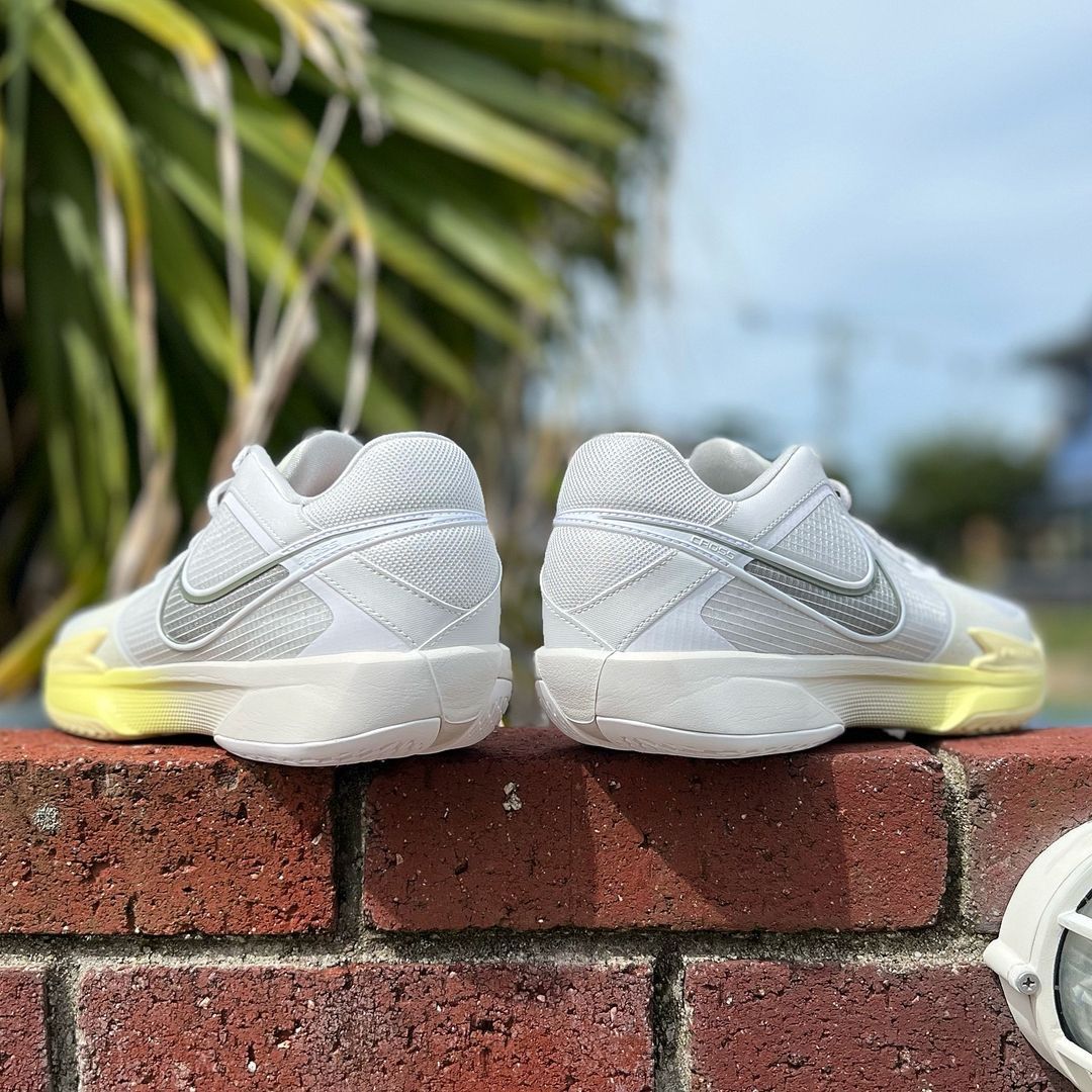 Nike air wild white online