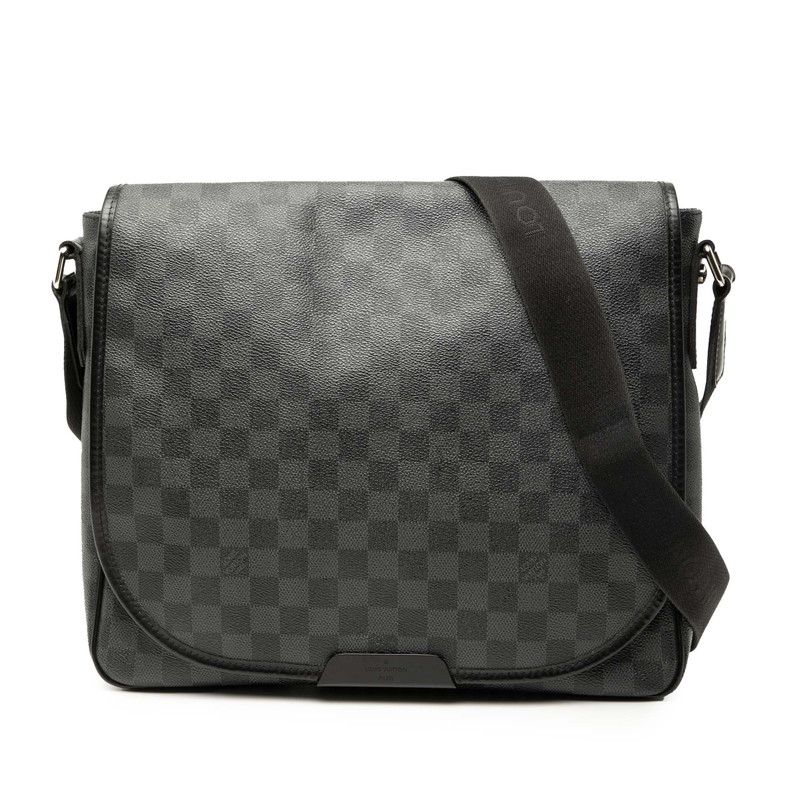 ルイ ヴィトン ダミエ グラフィット ダニエルMM 斜め掛け ショルダーバッグ N58029 ブラック PVC レザー メンズ LOUIS VUITTON 1-0237890