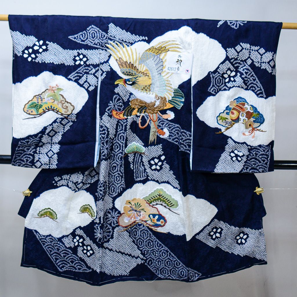 お宮参り 産着 男児 正絹 のしめ 着物 綸子地 絞り 総刺繍 鷹 濃紺地 男の子 祝着 一つ身 掛け着 初着 NO42612