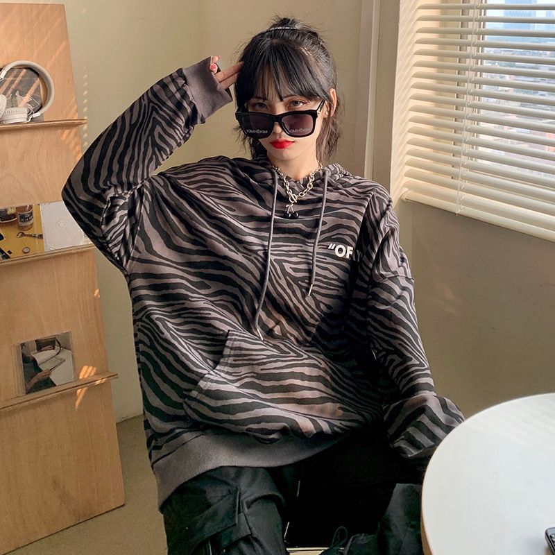 THICC 韓国 ロゴパーカー　ゼブラ柄　フリーサイズ レディース ゼブラ柄 韓国風 薄手 トレーナー ロゴ入り トップス
