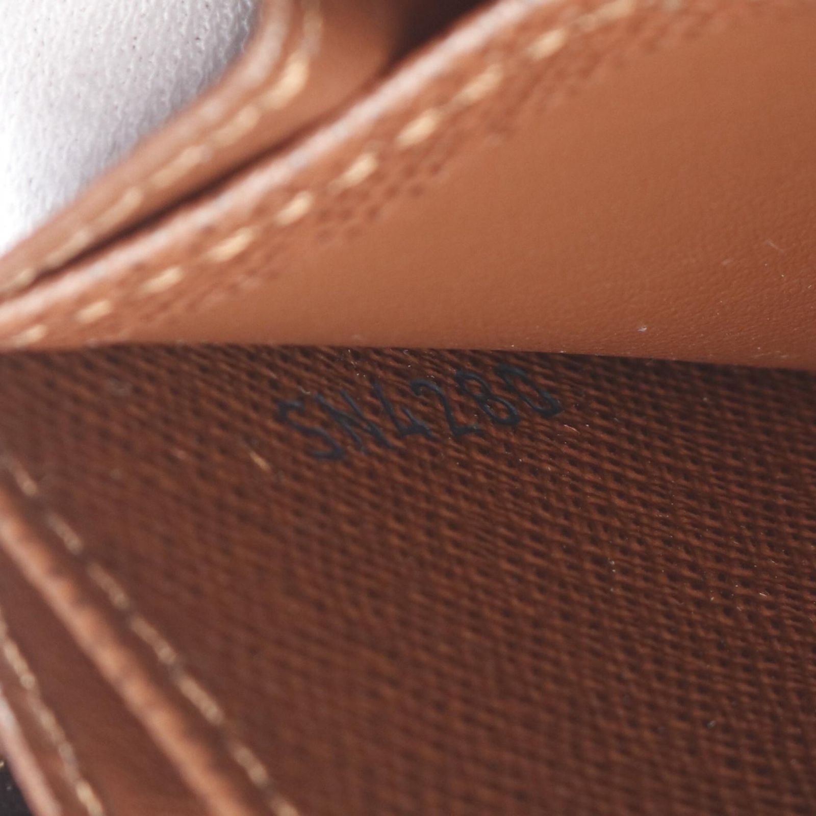 VUITTON ルイ