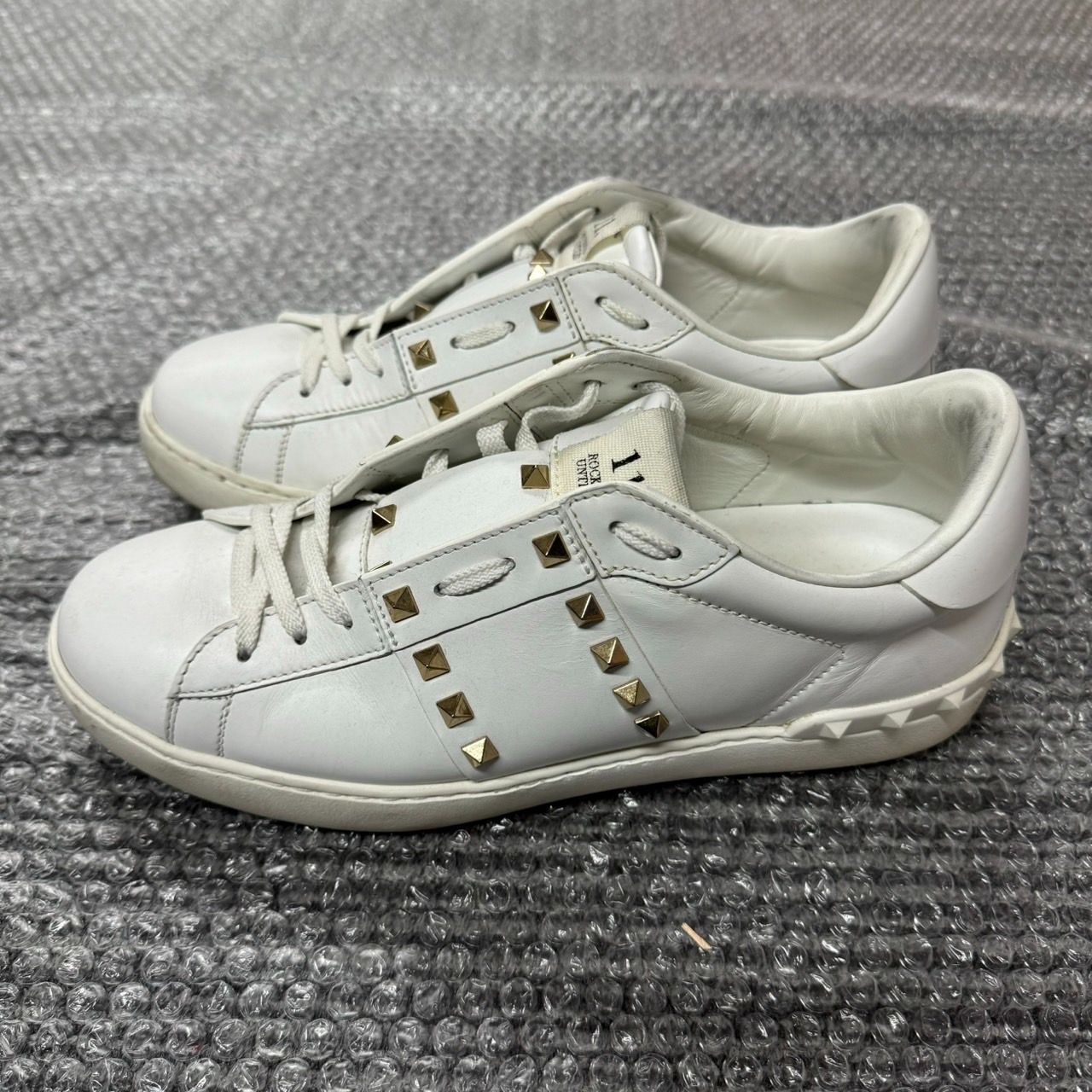 VALENTINO GARAVANI ヴァレンティノ ガラヴァーニ ロックスタッズ アン 