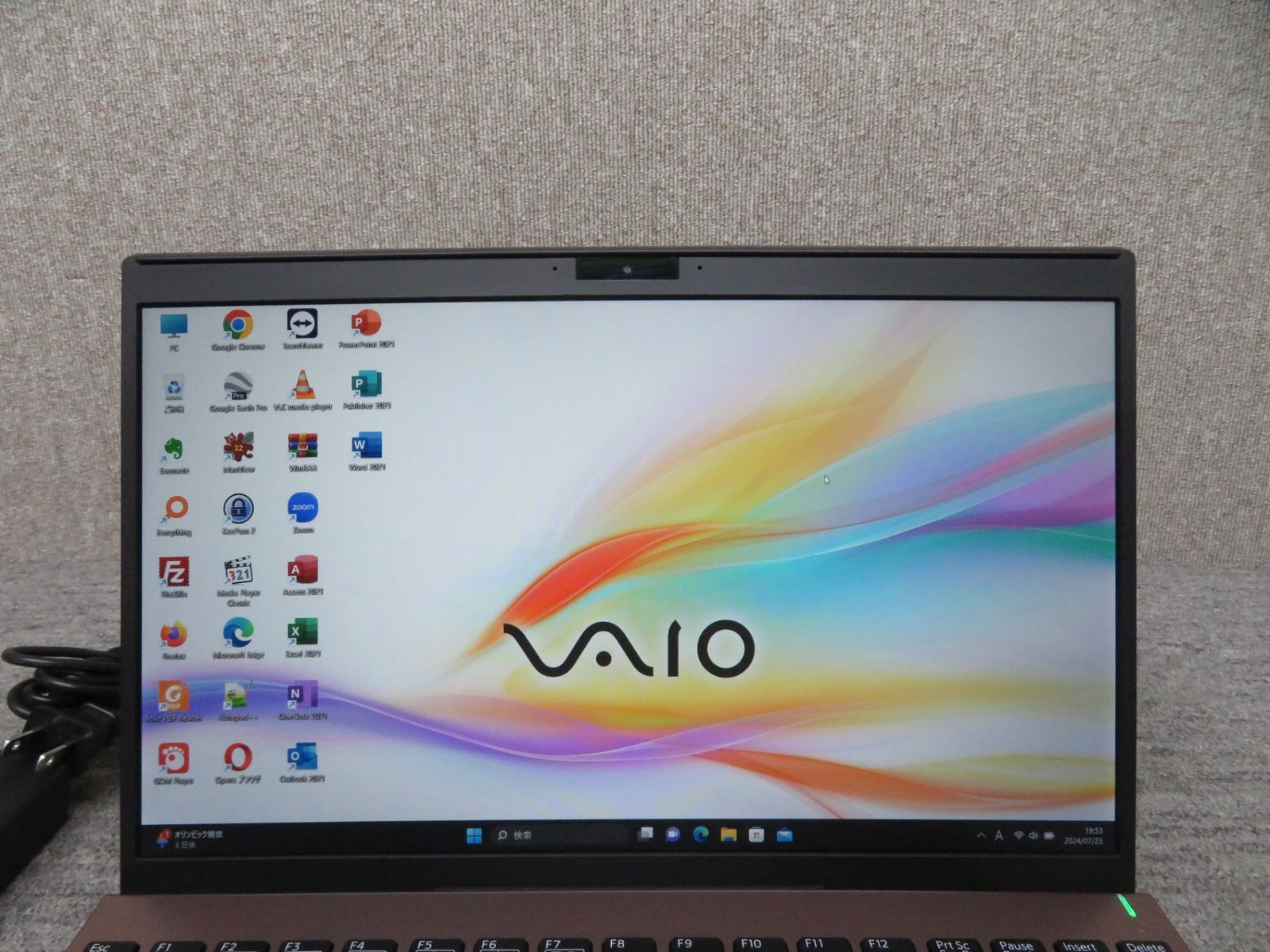 【3ヶ月保証付き！！】SONY 一体型PC  201 3ヶ月保証付き！！】SONY 一体型PC 201