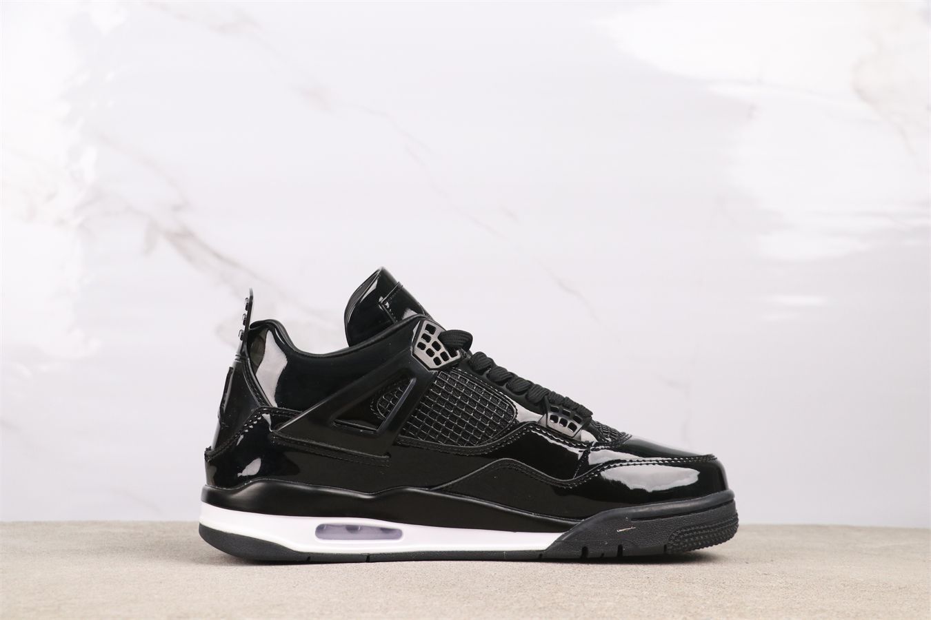 Nike エアジョーダン 国内6月20日再販予定】ナイキ エアジョーダン 4 レトロ SE