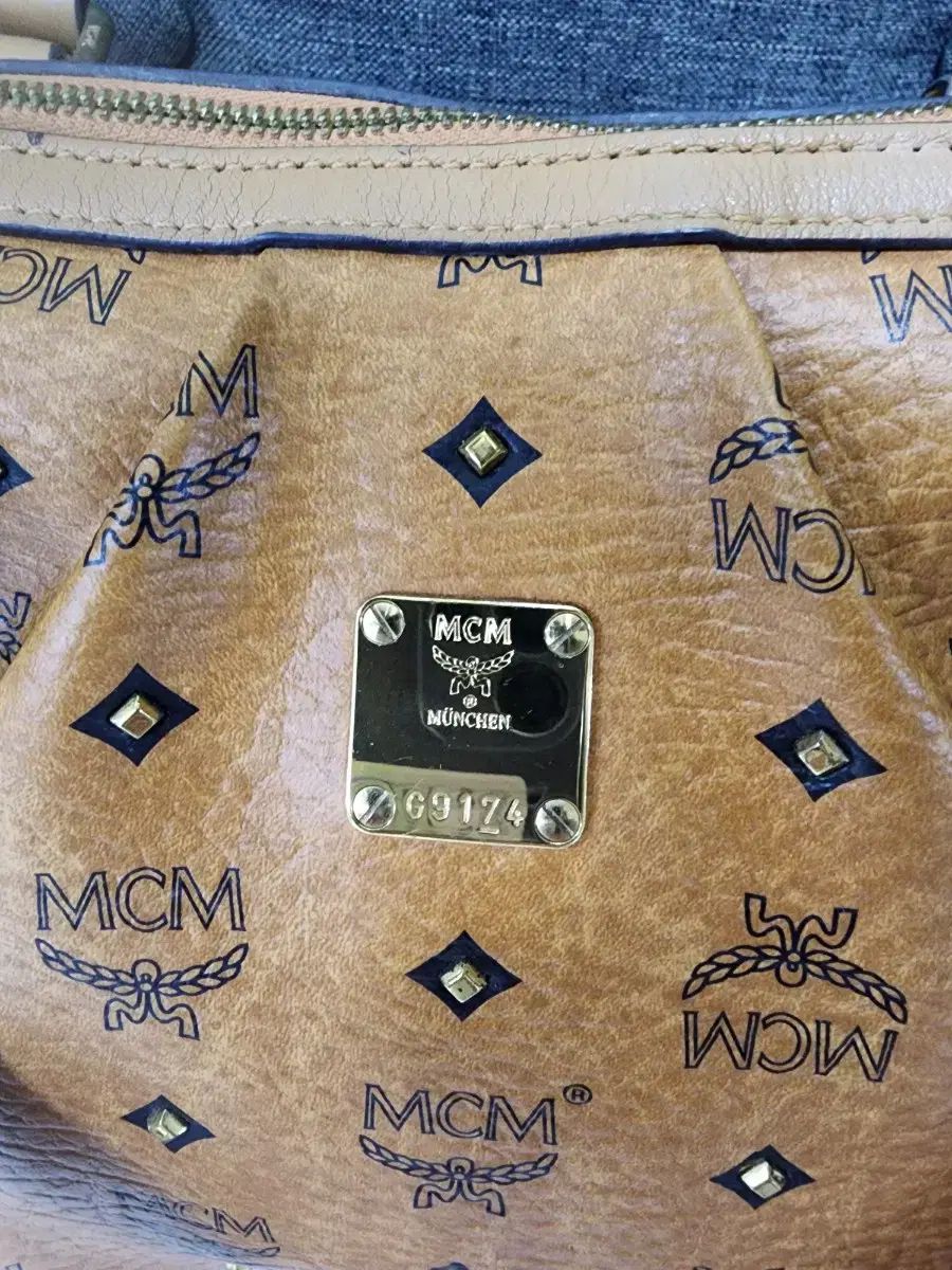 mcm ショルダー兼 クロスバッグ