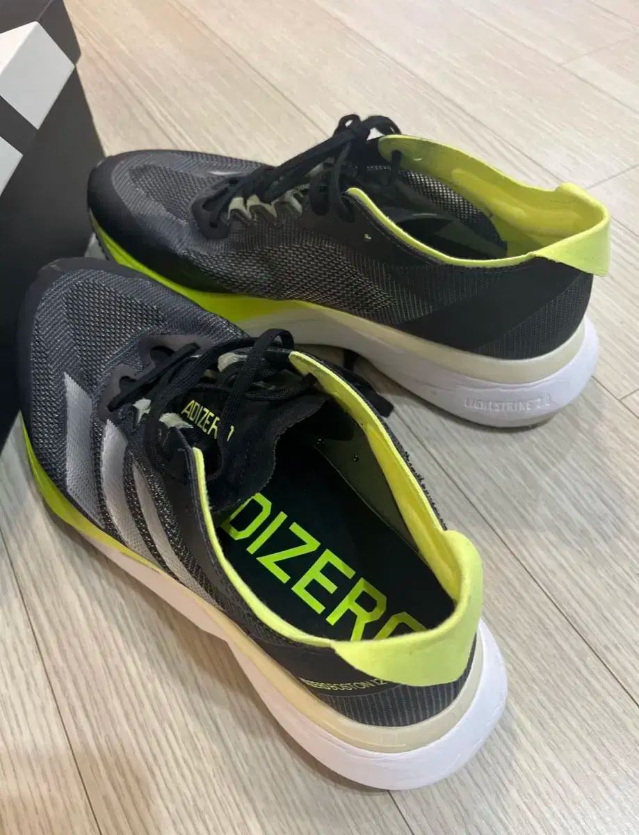 アディダス アディゼロ ボストン 12M ランニングシューズ 260