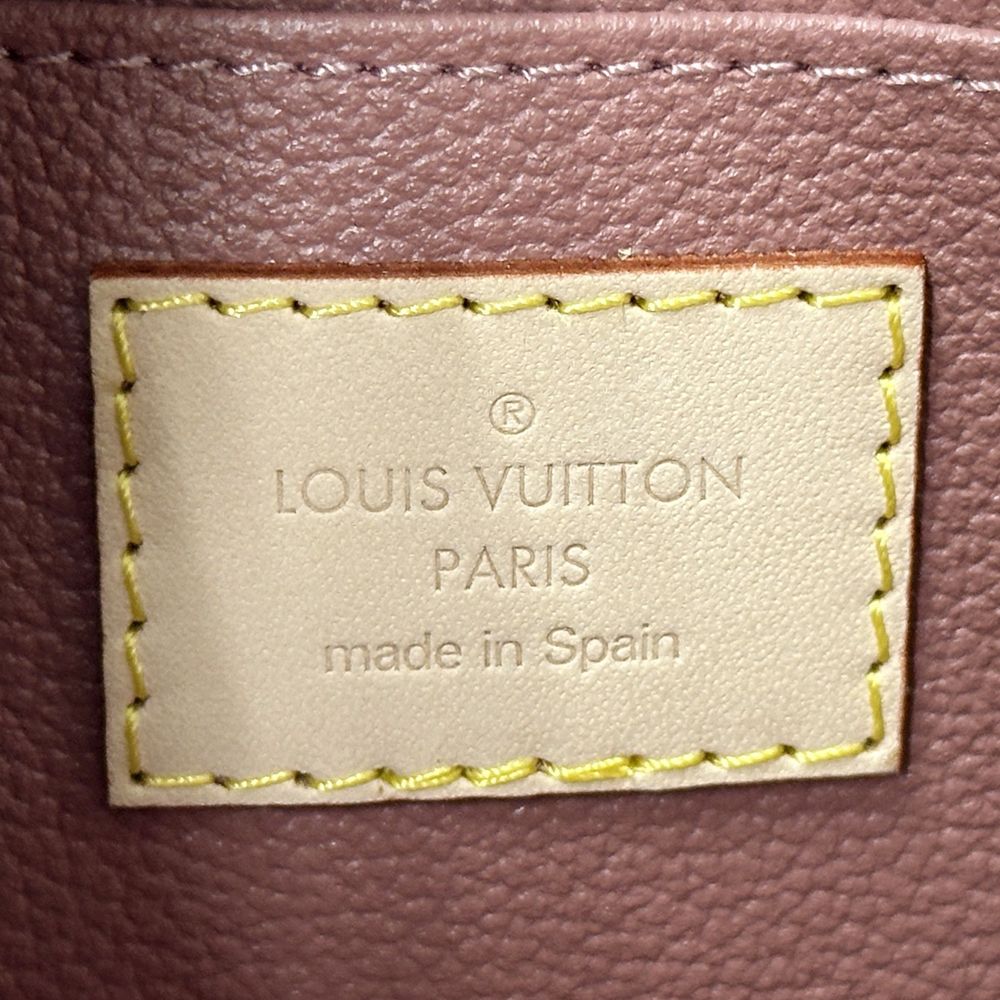 Louis Vuitton ピンクベージュエナメルレザーバングル