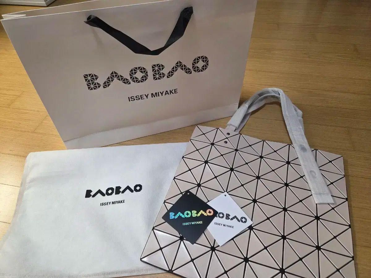 BAO BAO ISSEY MIYAKE(バオバオイッセイミヤケ) トートバッグ ピンク 