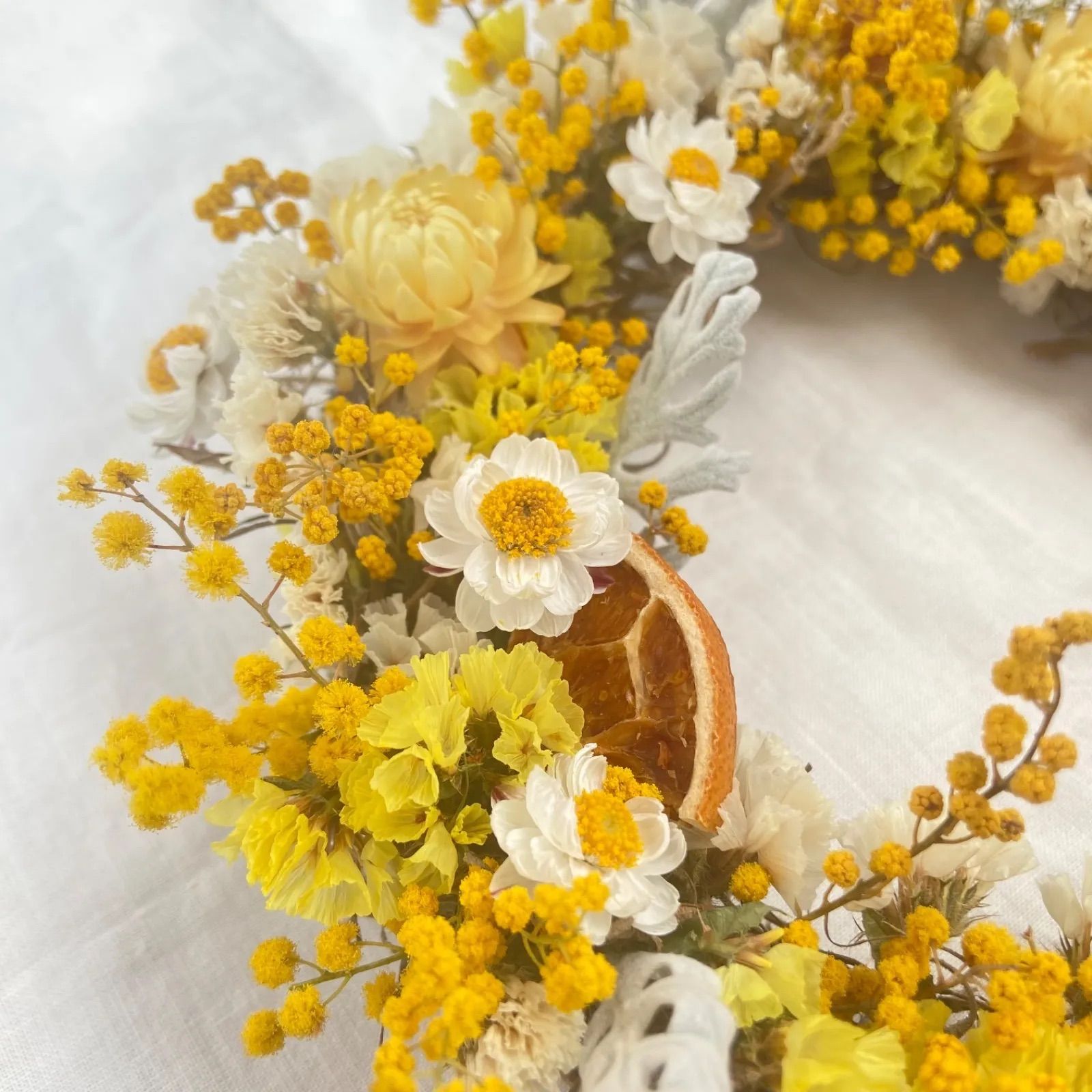 ミモザや春花のイエローリース　ドライフラワーリース ミモザや春花のイエローリースドライフラワーリース