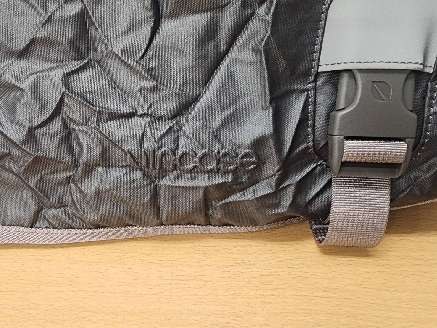 Incase インケース ALLOY MESSENGER BAG メッセンジャーバッグ PC 