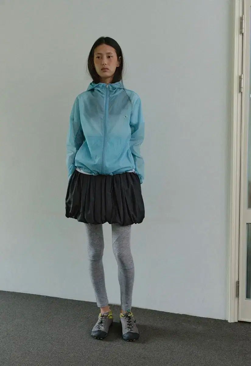 NOCONTENT スリム フーディー ウィンドブレーカー アウター スカイブルー