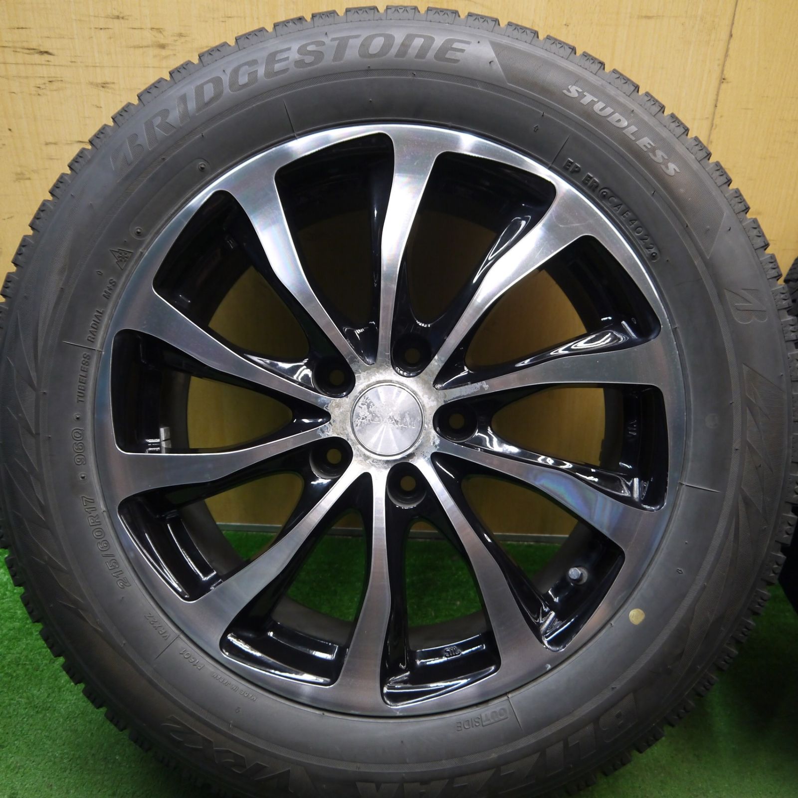 2019年製 215/60R17 ブリヂストンVRX2 4本セット！ 215/60R17 17 