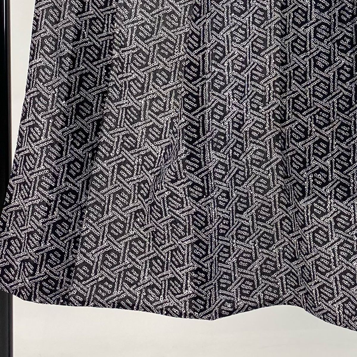 男着物 身丈139cm 裄丈71.5cm S 絞り浴衣 幾何学 黒 綿