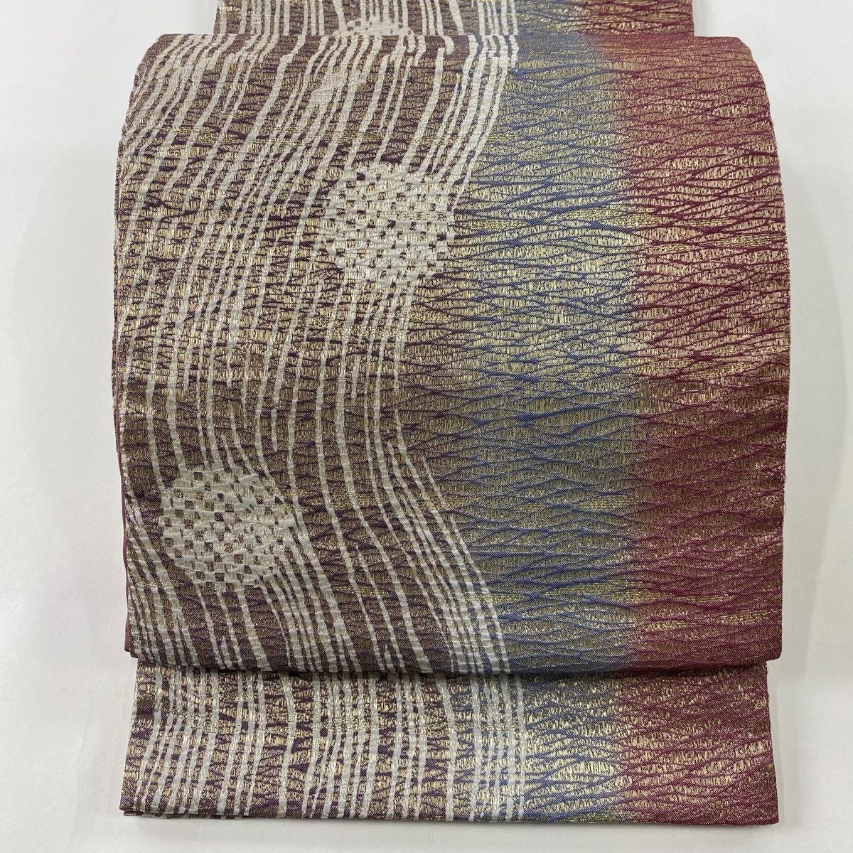 美品】 袋帯 秀品 よろけ縞 幾何学模様 金糸 箔 灰紫 全通 正絹